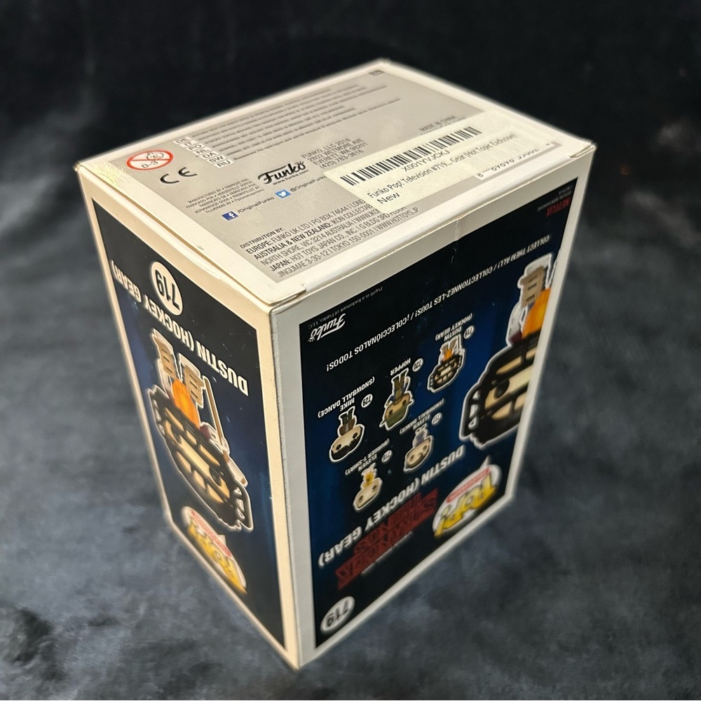 Funko Pop! - Stranger Things 719 - Dustin (Hockey Gear) - Hot Topic Exclusive - Picture 7 of 8
